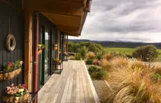 Piece of Paradise of Aotearoa w double business