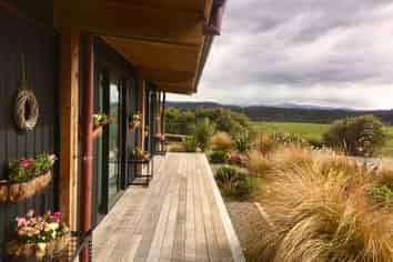 Piece of Paradise of Aotearoa w double business