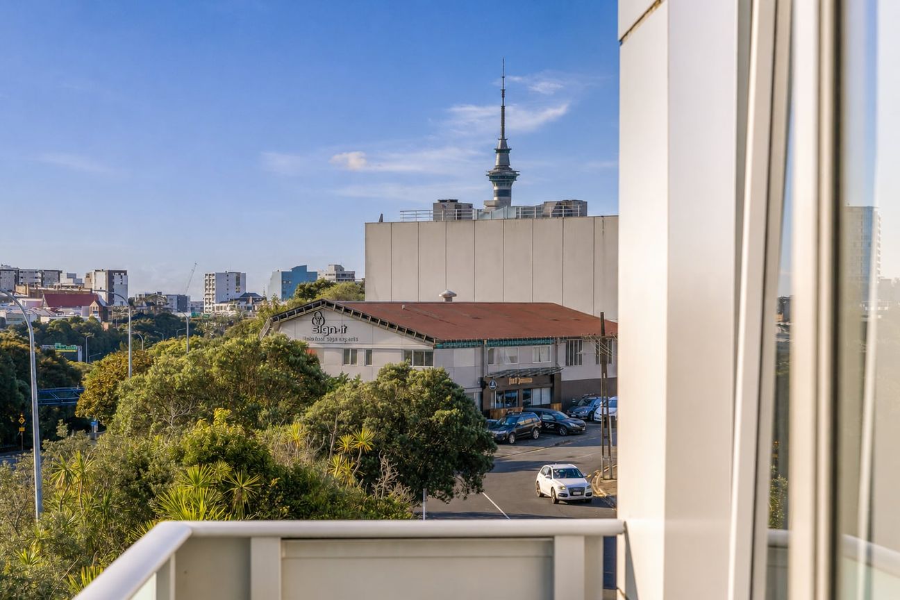 Perfect Starter + Two Carparks - Vista 6