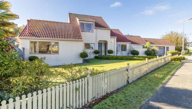 6 Aiken Road, Saint Johns Hill