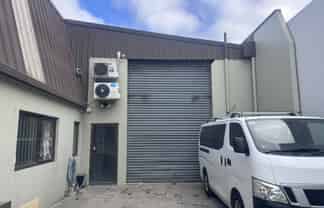 269m2* Warehouse in Addington