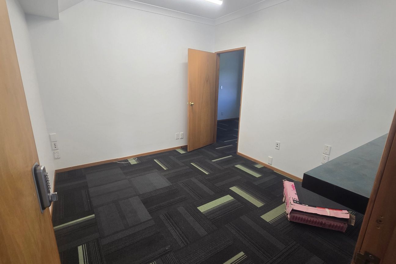 Convenient Industrial Warehouse Unit - Vista 6