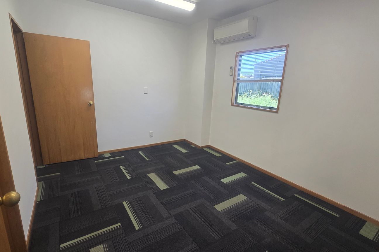 Convenient Industrial Warehouse Unit - Altro