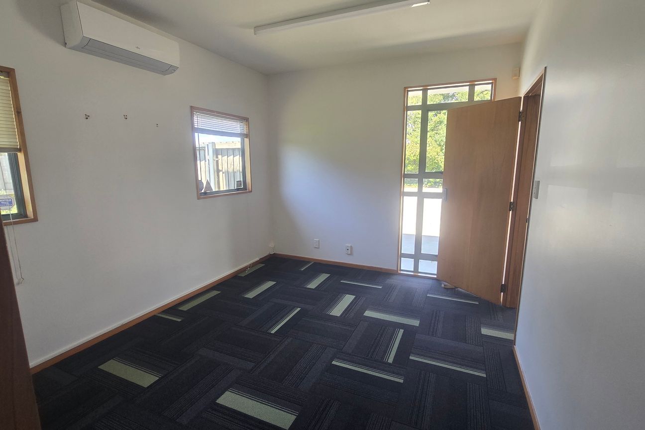 Convenient Industrial Warehouse Unit - Vista 5