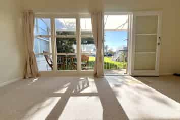 4/11 Kings Rd, Panmure