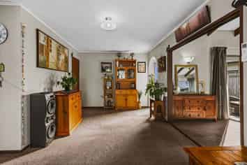 8A Clarence Cox Crescent, Pirimai