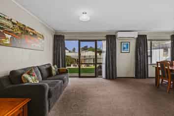 8A Clarence Cox Crescent, Pirimai