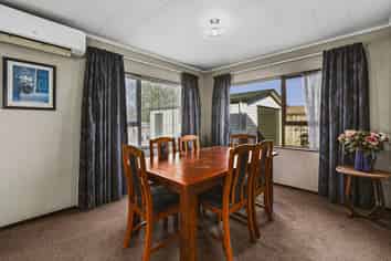 8A Clarence Cox Crescent, Pirimai