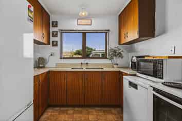 8A Clarence Cox Crescent, Pirimai