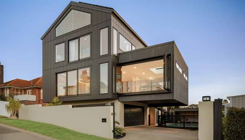 2 Glen Atkinson Street, St Heliers