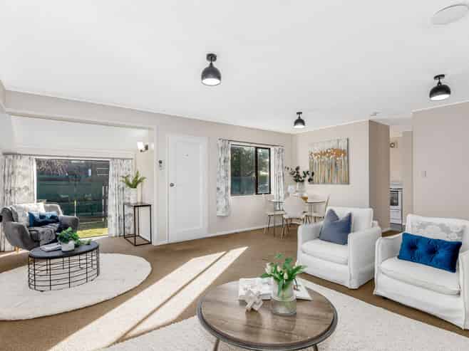 1/17 Randwick Crescent, Moera