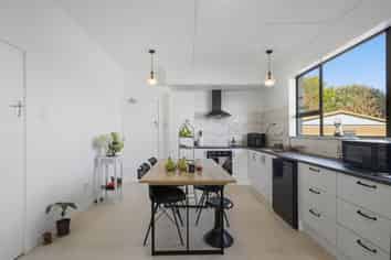 8 Lorne Dacre Road, Lorneville