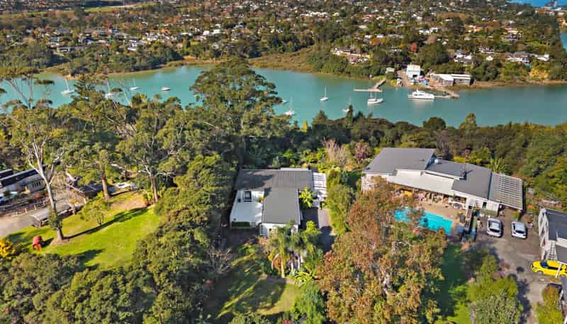 42 Ngarahana Avenue, Paremoremo