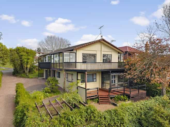 43A and 43 Eastcliffe Road, Castor Bay