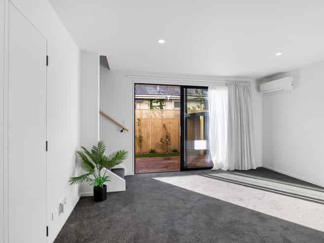 3/8 Antrim Street, Sydenham