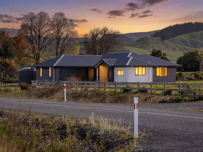 21 Latha Grove, Woodville