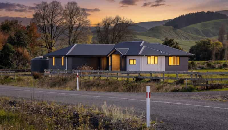 21 Latha Grove, Woodville