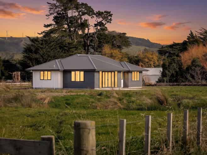 21 Latha Grove, Woodville