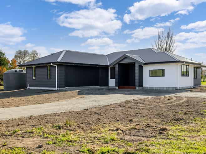 21 Latha Grove, Woodville