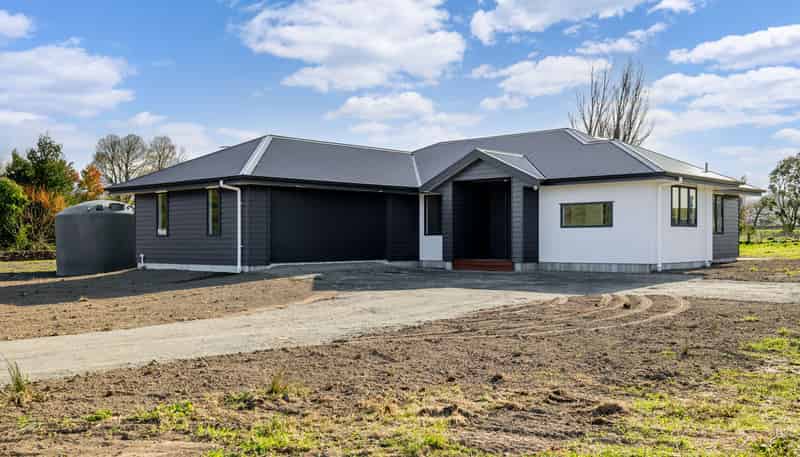 21 Latha Grove, Woodville
