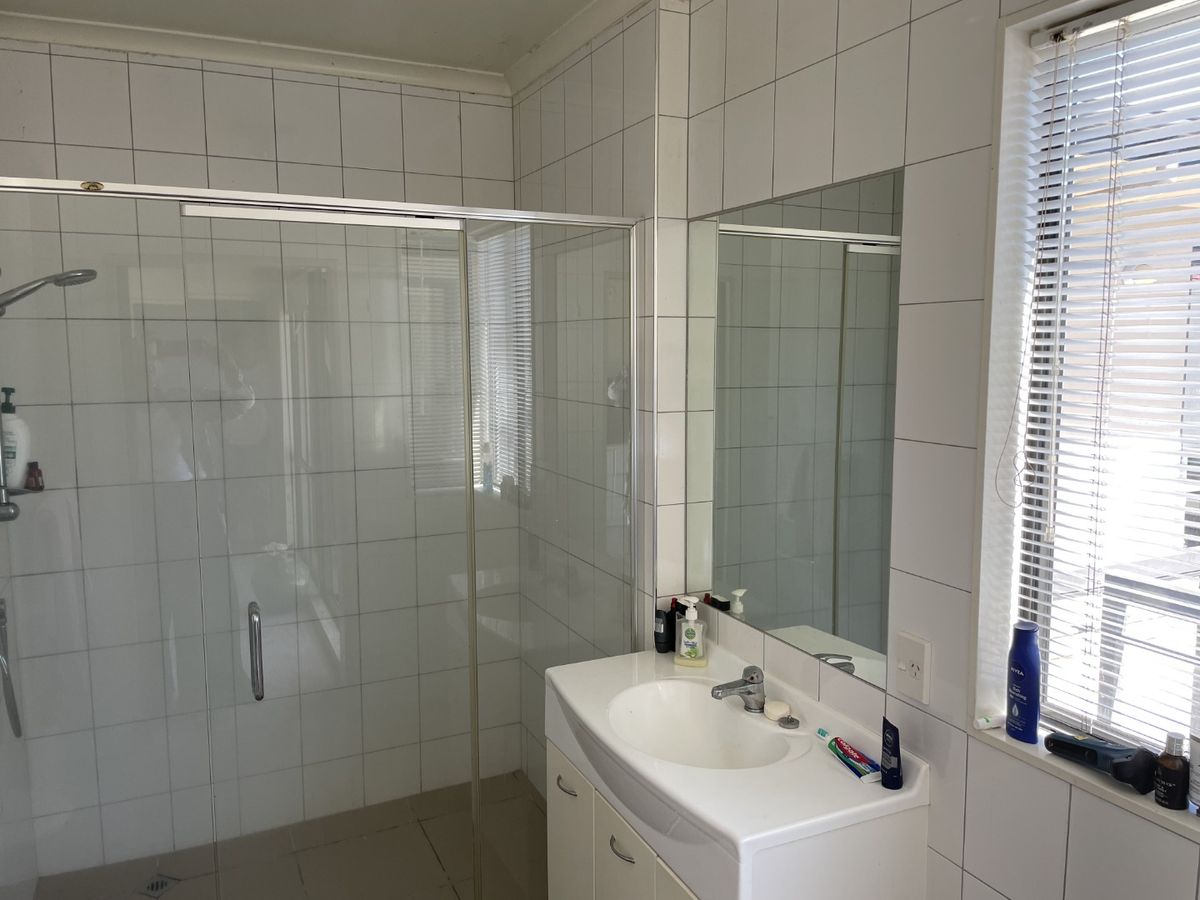 Raumati Beach - 2 Bedrooms - Veel