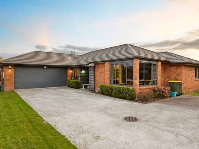 8 Jarvis Court, Huntington