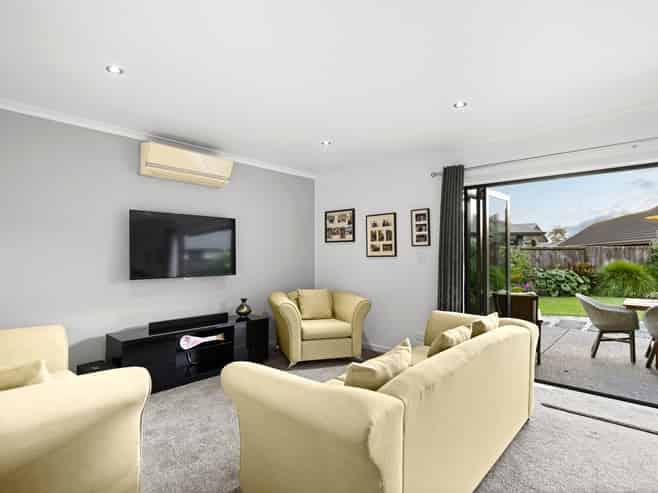 8 Jarvis Court, Huntington