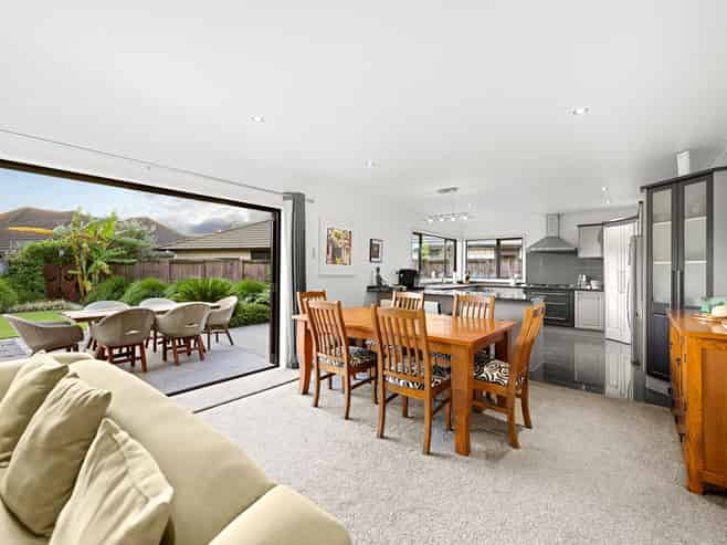 8 Jarvis Court, Huntington