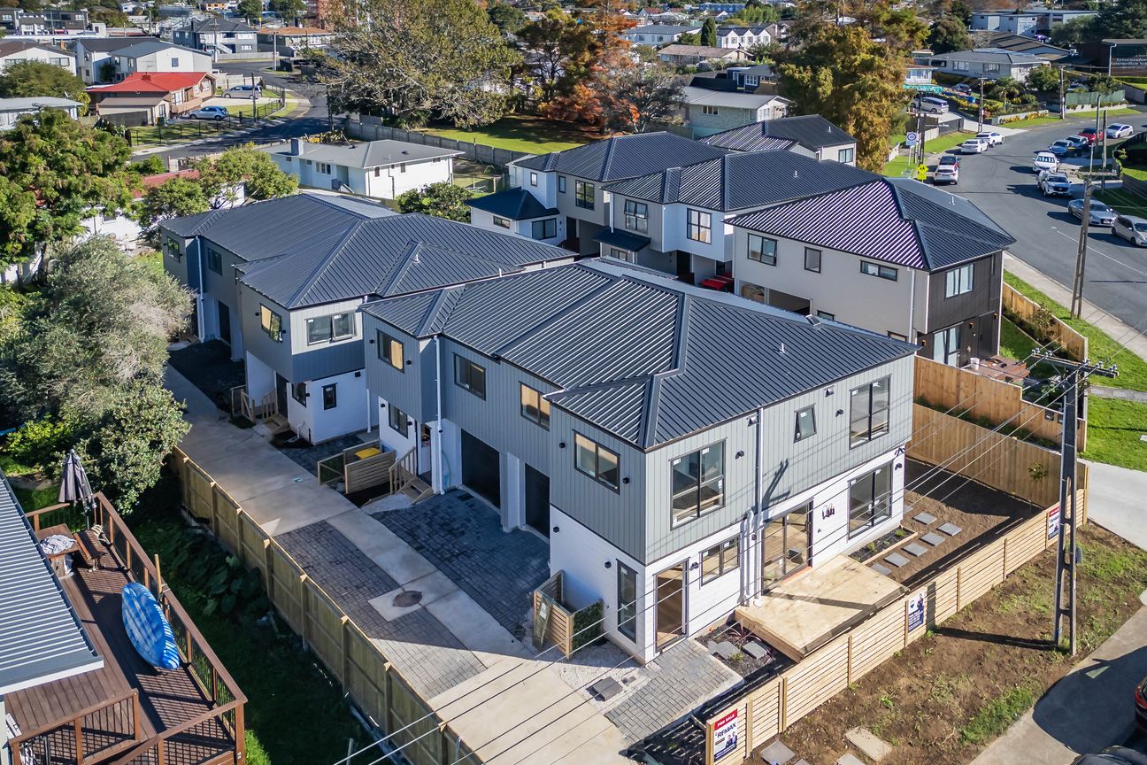 Modern Comfort Living in Manurewa Today - Vue 2