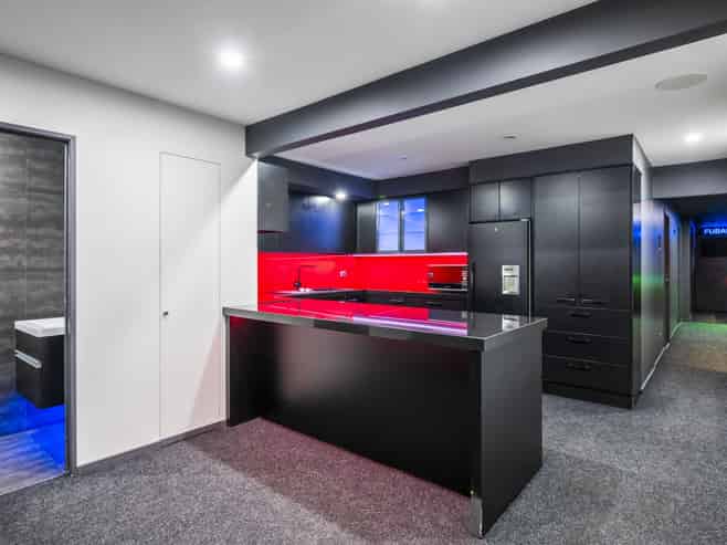 East Tamaki industrial unit for lease + 4 parking