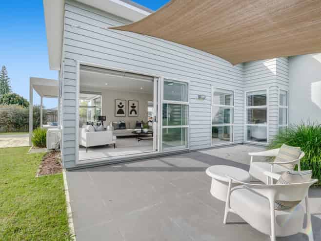 26 Kukuwai Avenue, Red Beach