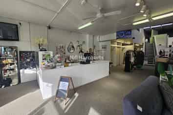 Standout Link Drive Showroom