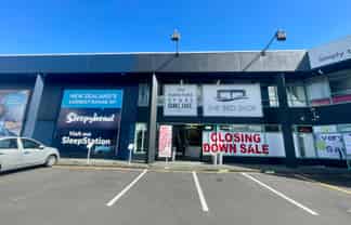 Standout Link Drive Showroom
