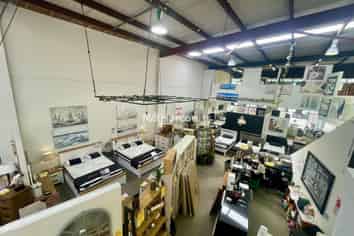 Standout Link Drive Showroom
