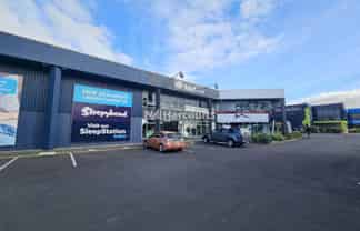 Standout Link Drive Showroom
