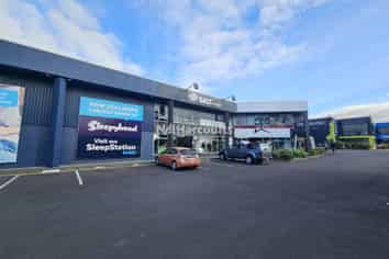 Standout Link Drive Showroom