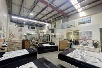Standout Link Drive Showroom