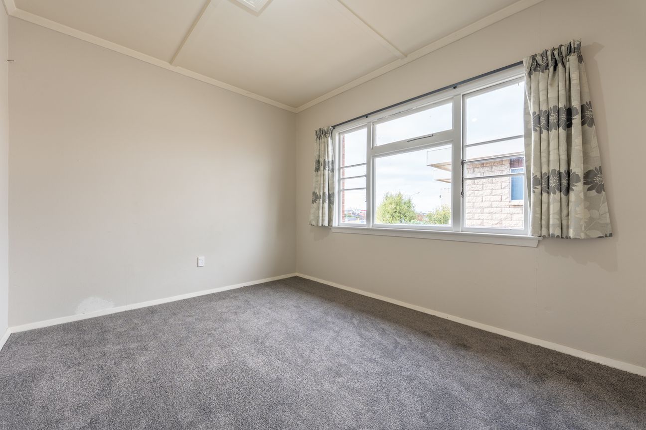 Freshly Renovated & Move-In Ready - Więcej