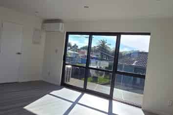 3/5 Viola Avenue , Mangere East