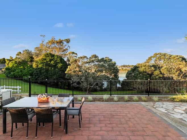 11 Riverside Drive, Waiuku