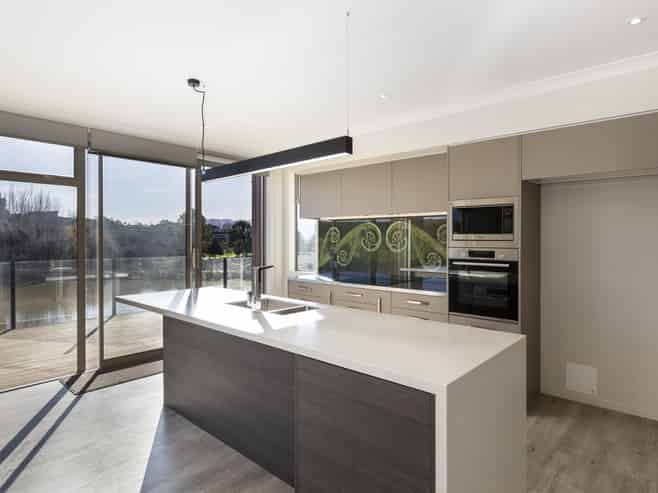 18 Lake View Place, Fairhall