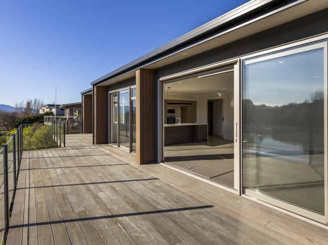 18 Lake View Place, Fairhall
