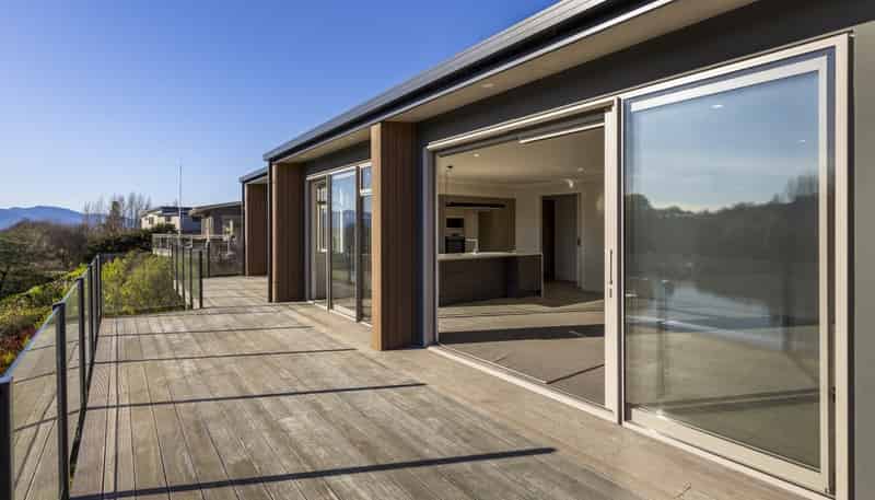 18 Lake View Place, Fairhall