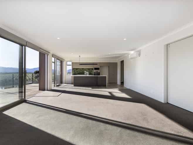 18 Lake View Place, Fairhall