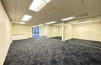 Central Mt Wellington workspace with flexibility