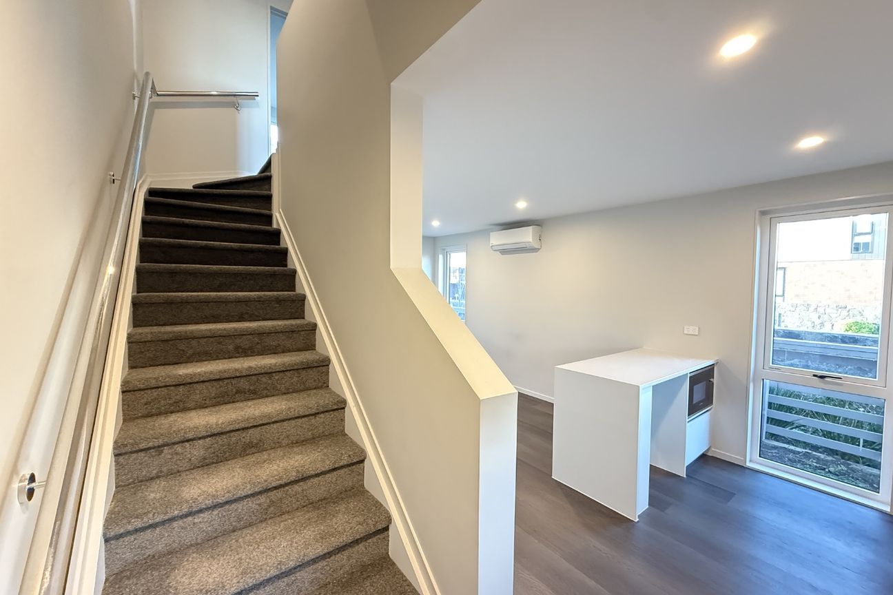 Spacious 2-Bedroom Townhouse for Rent in Mangere - Veel