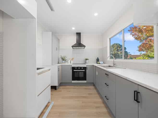 16 Katrina Place, Massey