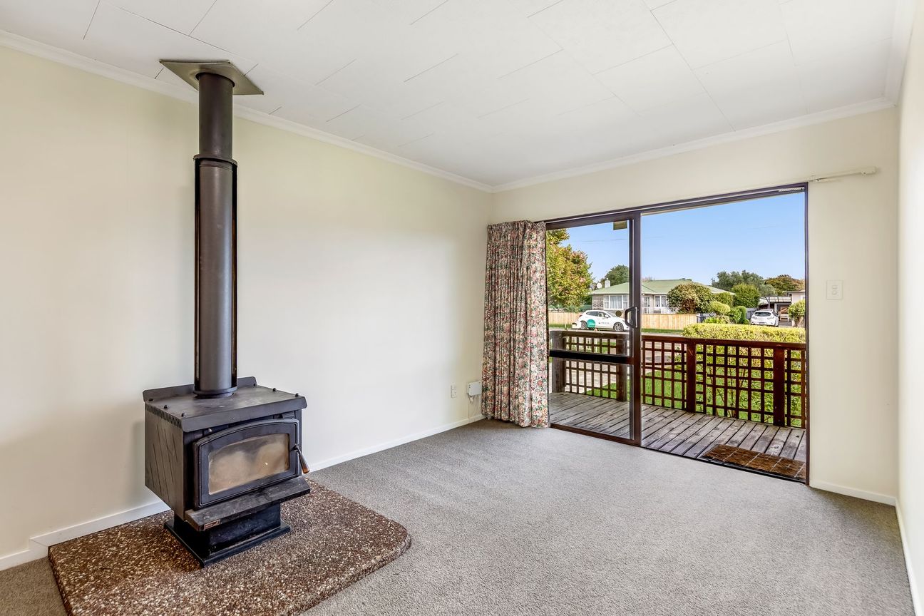 4 Bedroom Opportunity on Large Section - Vista 3