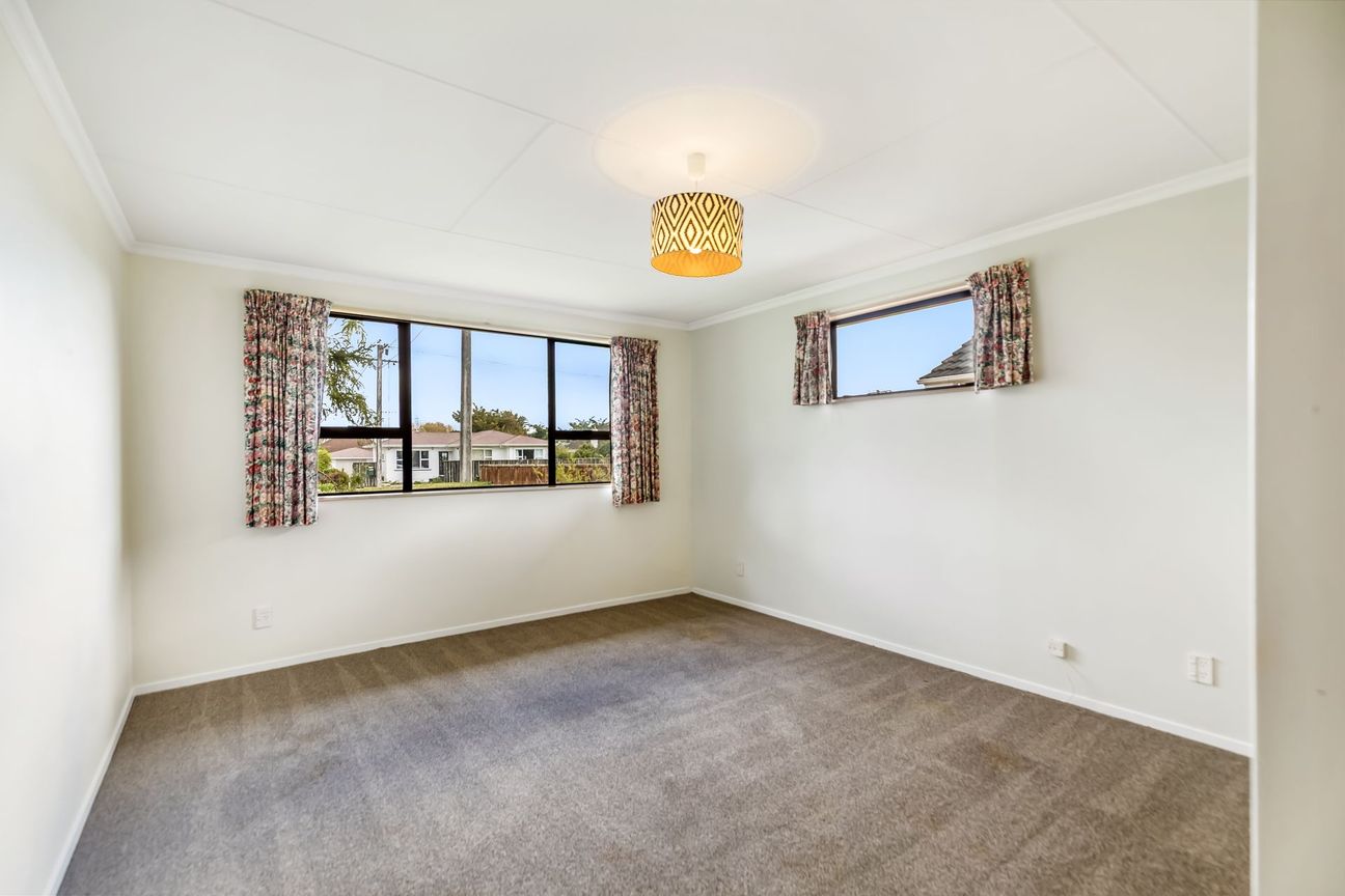 4 Bedroom Opportunity on Large Section - Vista 6