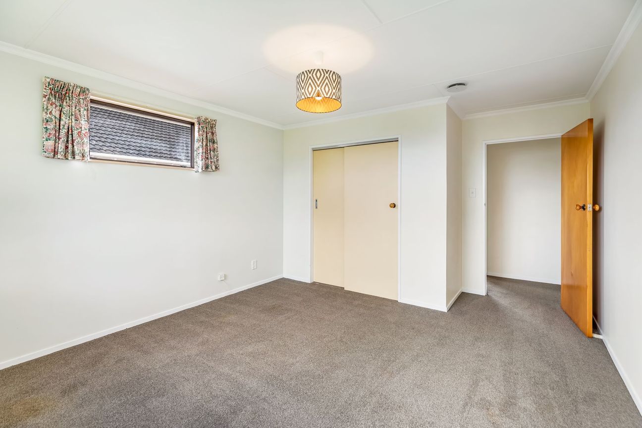 4 Bedroom Opportunity on Large Section - Altro